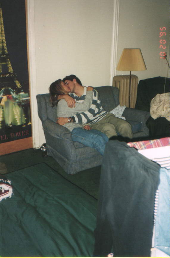 StevenMelissaKissing.jpg