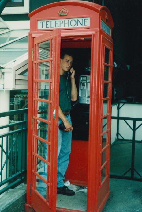 S_01070-LondonPhone.jpg