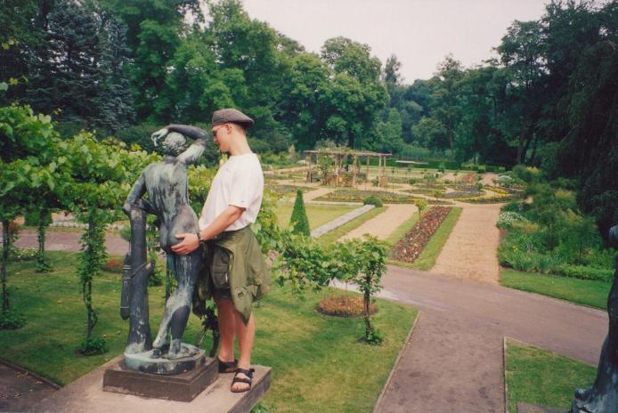 S_02420-MattCourtsStatue.jpg