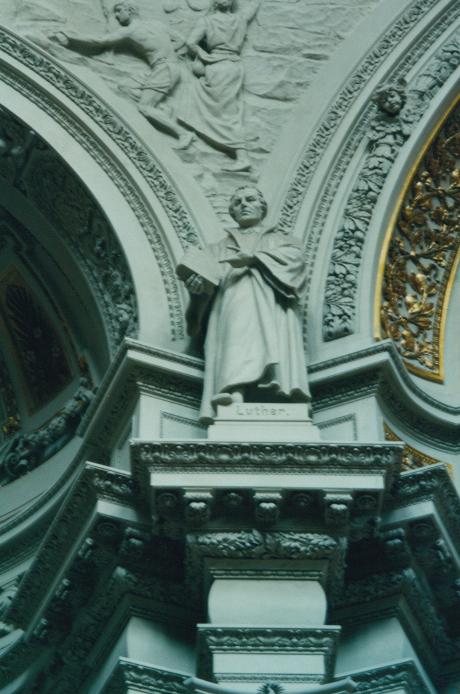 S_02640-LutherStatue.jpg
