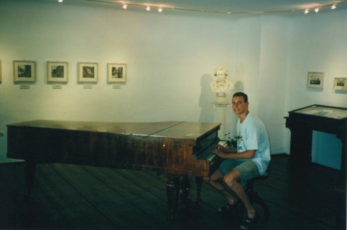 S_04500-EricBeethovenPiano.jpg