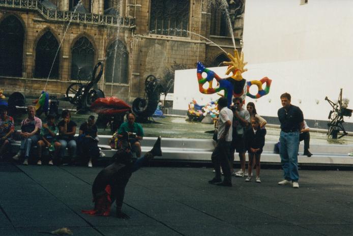 S_06010-ParisStreetShow.jpg